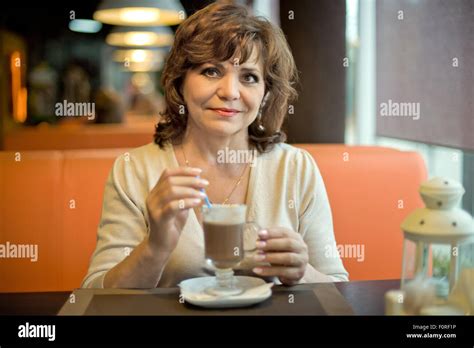 Belle Femme Mature Banque De Photographies Et Dimages Haute R Solution Alamy