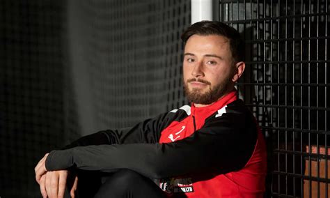 Zander Murray el primer futbolista gay escocés que se retira