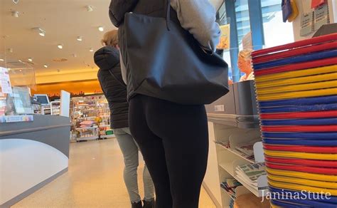 Blonde In Tight Black Leggings Not Oc Spandex Leggings Yoga Pants Forum