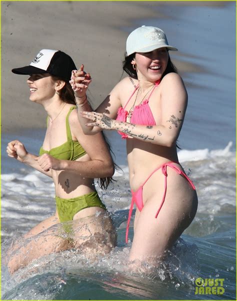 Noah Cyrus Rocks Pink Bikini For Day At The Beach In Miami Photo