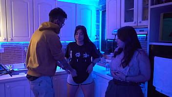 Esta Cocina Hace Tanto Calor Que Linda Tuvo Que Quitarse La Ropa XVIDEOS