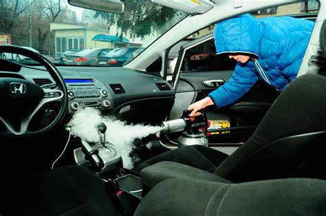 Сухой туман для уничтожения запахов в салоне автомобиля