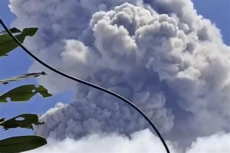 Gunung Marapi Kembali Erupsi Dalam Skala Besar Bandara Internasional