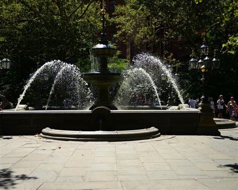 Premium Photo | Fountain in park