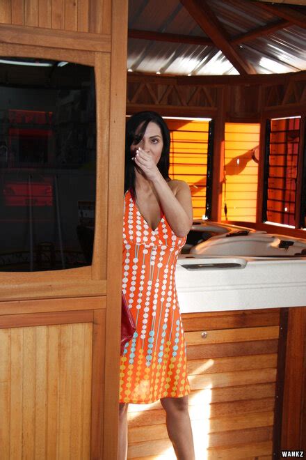 Veronica Rayne Busty And Horny Porn Pic