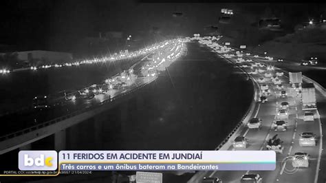 Engavetamento Entre Tr S Carros E Um Nibus Deixa Feridos Na Rodovia