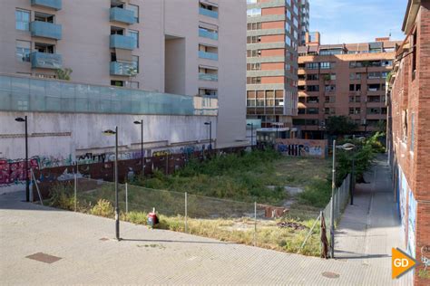 El Ayuntamiento hará una pista polideportiva en un solar abandonado