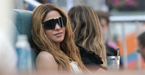 Shakira Shows Off Stunning Bikini Body In Los Cabos