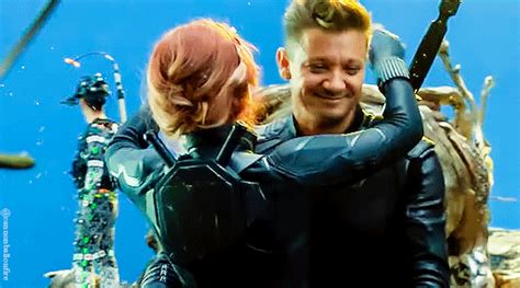 Scarlett Johansson And Jeremy Renner Gif