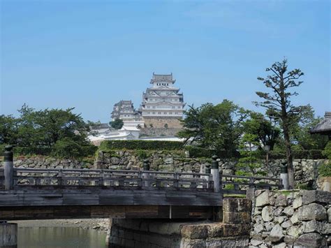 桜門橋前から見る国宝姫路城 ひっそりと佇む写真美術館