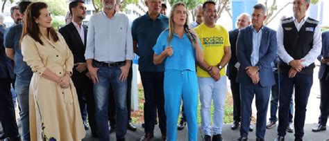 Celina Le O Inaugura Reforma Das Quadras E Do Setor Comercial