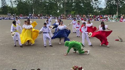 Danza La Tejedora Manabita Y El Baile De La Iguana En El Colegio