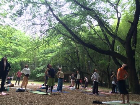 外ヨガ 春 Rainbow Nude Yoga Massage