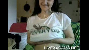 Joven T Mida Se Frota Las Tetas Y Juega Xvideos