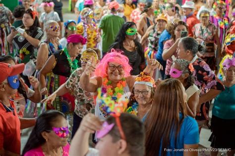 Idosos D O Show De Alegria E Disposi O Em Tradicional Baile De