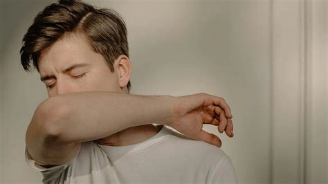 penting kenali jenis batuk  penanganan tepat merahputih