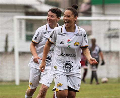 Meninas Carvoeiras goleiam e estão na final do Catarinense Mais Sul