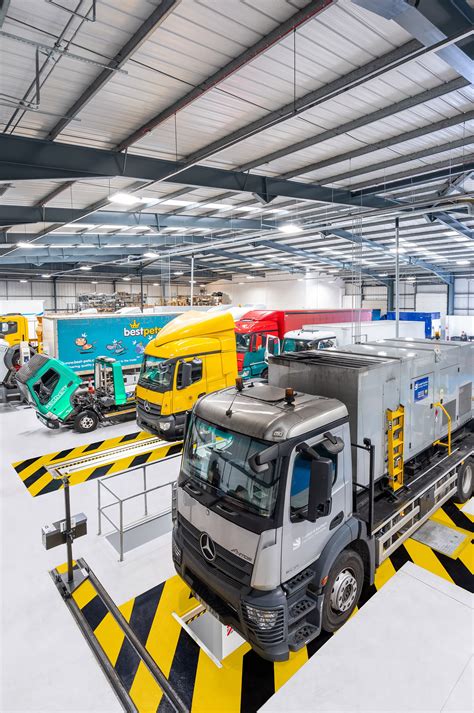 What happens inside the Heathrow Worldwide Distribution Centre 24