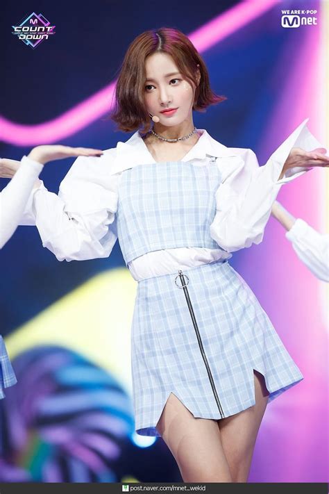 190404 엠카운트다운 모모랜드 MOMOLAND I m So Hot 현장포토 Valentinstag nägel Stylische nägel Stylisch