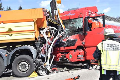 Bilder Vom Schweren Lkw Unfall An Der Baustelle Auf Der A99 Bei