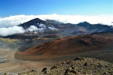 What are the two volcanoes on maui