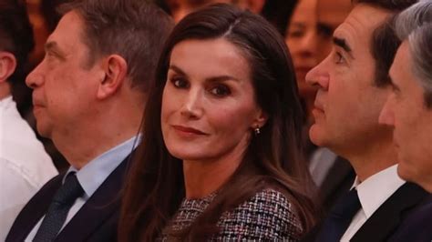 La Reina Letizia Reaccion Con Enojo A La Filtraci N De La Foto De La Princesa Leonor En Bikini
