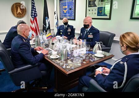 Gen Ramses Rueda Rueda Second From Left Commander Of The Colombian