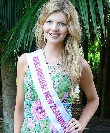 6 Hot Sexy Anna Lisa Christiane Bikini Pics