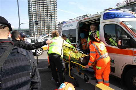 Incidente Con Ambulanza Ribaltata In Via Melchiorre Gioia Corriere It