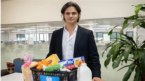 reem mall abu dhabi investment location design  facilites