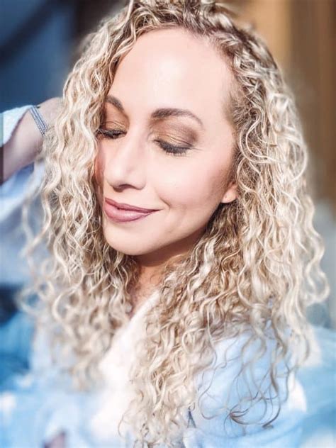 Cómo maquillarte los ojos usando Urban Decay Naked Honey Hispana Global