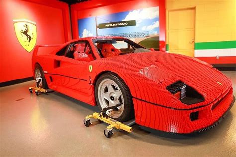 Ferrari F40 zbudowane z Lego. Poświęcono 3,5 tys. godzin pracy i 358 ...