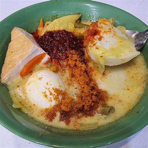 lontong  dapur hassan halal tag singapore
