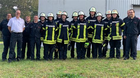 Erfolgreich Abgeschlossener Grundausbildungslehrgang Der Feuerwehr