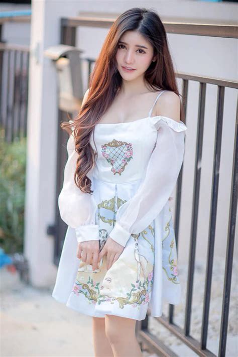 Cận cảnh vòng một đẫy đà của hot girl bỏ nghề cô giáo theo nghiệp người mẫu thế nhưng ảnh quá