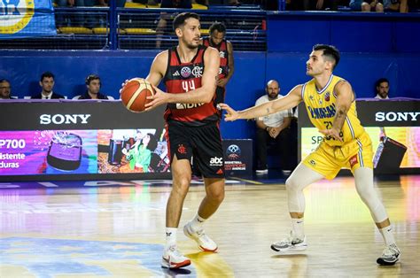 FLAMENGO CERRÓ LA FASE DE GRUPOS CON UNA PALIZA SOBRE HEBRAICA CANCHA LATINA