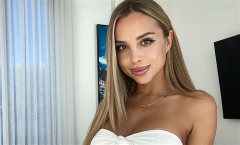 Veronica Bielik Shows Heavy Cleavage And Booty In Bikini Thirst Trap Photos With Friends On Boat