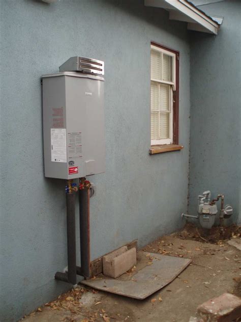 Outdoor Tankless Water Heater - HMDCRTN