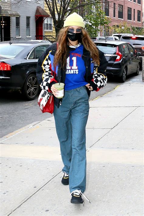Bella Hadid - Shopping in New York 11/17/2020 • CelebMafia