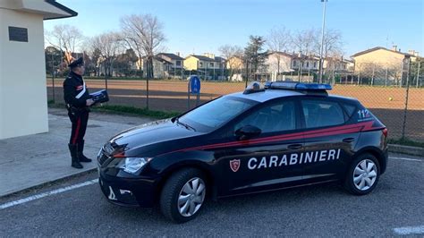 Ladro Negli Spogliatoi Braccato Dai Calciatori E Arrestato Dai Carabinieri