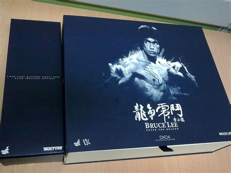 DeSMOnd Collection Hot Toys Exclusive DX04 Bruce Lee Enter The Dragon