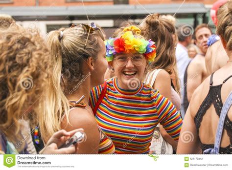 Pride Parade Anual Lgbt Impresiones Del Homosexual Y Lesbiana Que Participa En Pride Parade Gay