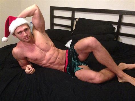 Hot DILFs Workday Distraction Rides Him XNXX