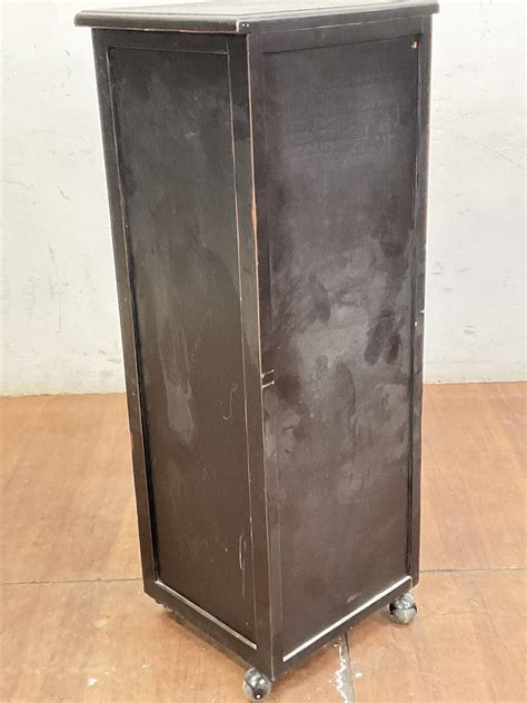 Lot Transitional 10 Drawer Lingerie Chest On Casters