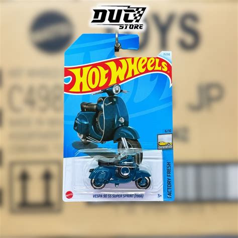 ducstore Xe mô hình HTD23 Hot Wheels Vespa 90 SS Super Sprint 1966 basic case M 2024