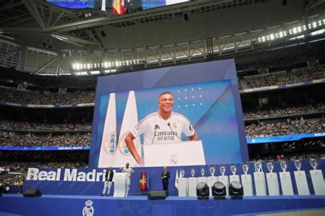 Luar Biasa 80 Ribu Orang Menyambut Kylian Mbappe Di Santiago Bernabeu