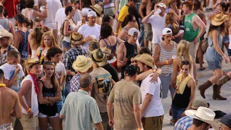 Kenny Chesney Concert Fans Inside Heinz Field