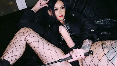 Domina Pegging Hei Er Strapon Sex Domina Nick Fickt Ihren Sklaven In Den Arsch Xhamster