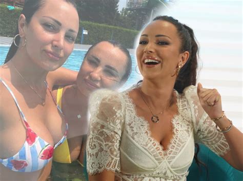 PRIJA I MAMA Ne zna se čiji bikini i dekolte je izazovniji FOTO