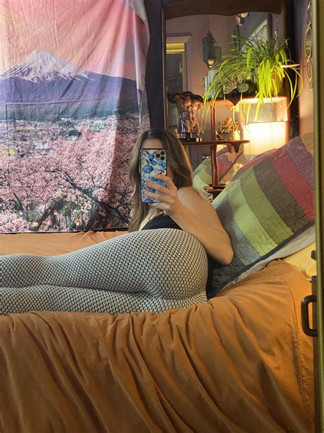 And Booty For Days Nudes Yogapants Nude Pics Org